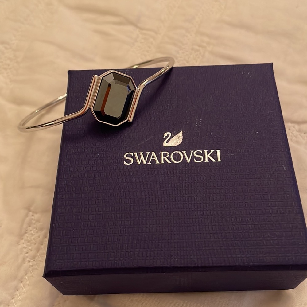 Swarovski bangle with stone | Comes with box!